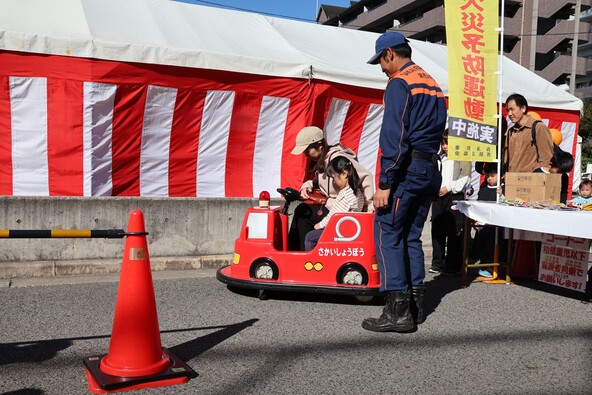 ミニ消防車の体験乗車は子供たちも大喜び間違いなし!