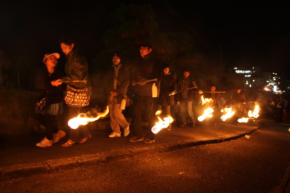 一般の参加者も参加できる「小松明行列」