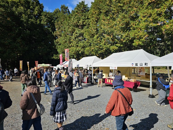 新鮮野菜、新米や特産品など販売します
