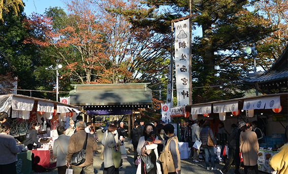 例年、多くの参拝者で境内がにぎわいます