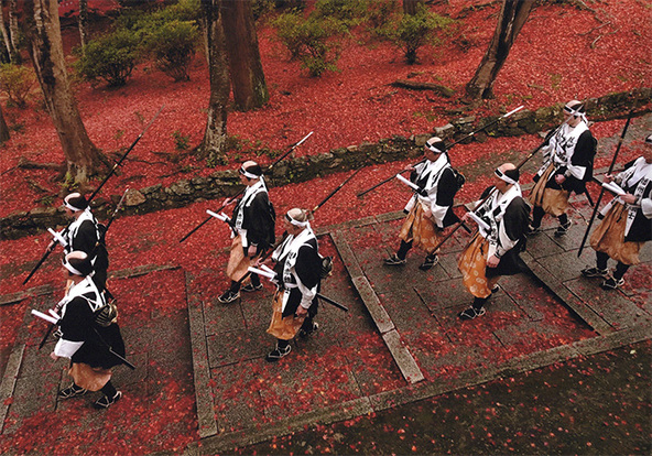 「山科駅」近くの毘沙門堂から大石神社まで、約6kmもある道をたどります