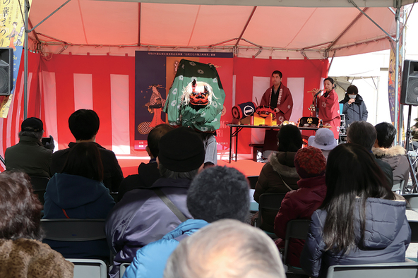 伝統芸能を間近で楽しめるステージは必見!