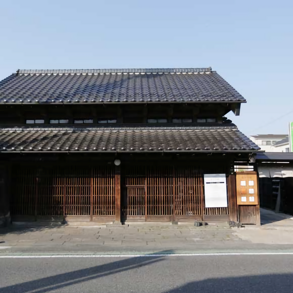 古民家を生かした「はかり屋」にはレストランなどがあります