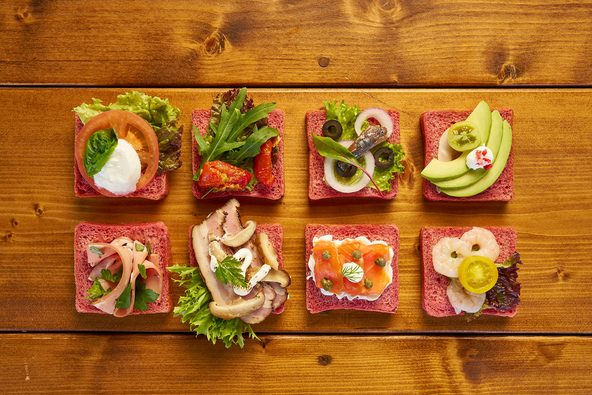 桜色のオープンサンドイッチ