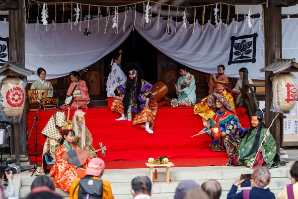 伝統芸能「神楽」の実演