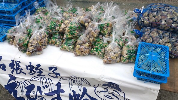 参道に並ぶはまぐりは名張の「八日戎」ならでは!