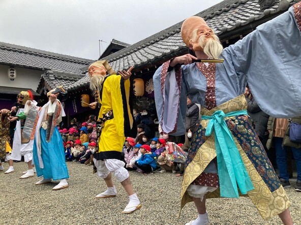 宵宮祭で披露される「七福神の舞」