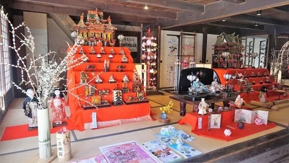 江戸時代のお雛様から、現代のお雛様までを展示
