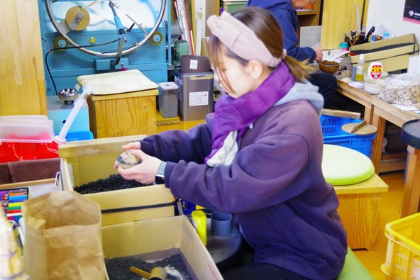 女性花火師・上条栞菜が贈る「五感で浸る花火空間」