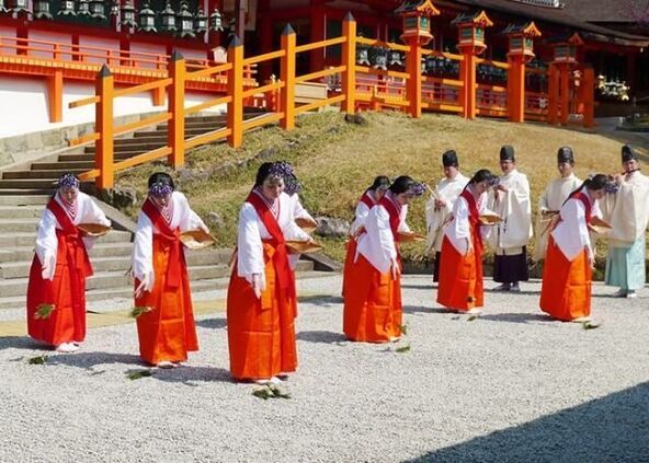 「御田植舞」の奉納(C)春日大社