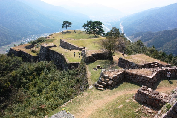 “天空の城”で空に浮かぶような景色を満喫(画像提供:しんげん。 / PIXTA)
