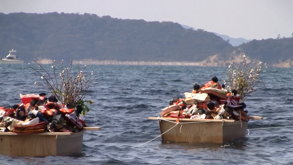 1隻の舟には約100体の人形が乗っています(画像提供:和歌山市観光協会)