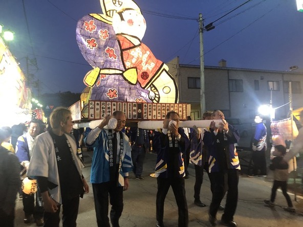 夜の中野市がにぎやかな雰囲気に包まれます