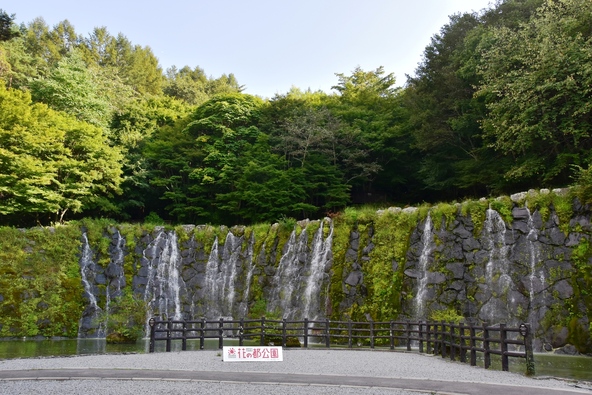 「清流の里」には、「明神の滝」や「岩清水の滝」があり、癒しの空間が広がります(画像提供:jooko3 / PIXTA)