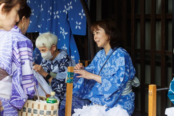 大人から子供まで、親子3世代で楽しめる祭りです(撮影:岡松愛子、提供:第42回有松絞りまつり実行委員会)