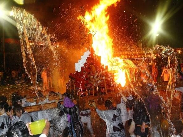 全身びしょ濡れの大迫力イベント!
