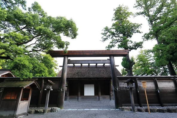 古くから「お伊勢さん」と呼ばれ親しまれている「伊勢神宮」