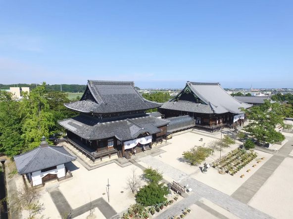 「蓮寺」として親しまれる「高田本山専修寺」(画像提供:津市観光協会)
