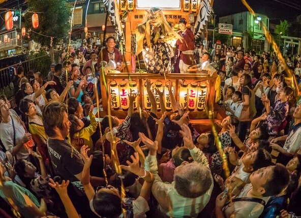 24日・25日には、夜の山車の引き廻しも行われます