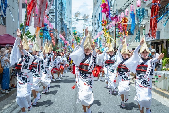 各団体が次々と流し踊りをする様は圧巻!(写真提供/台東区)