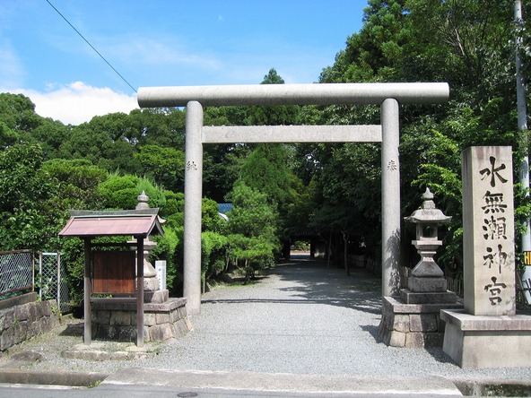 境内入口にある鳥居