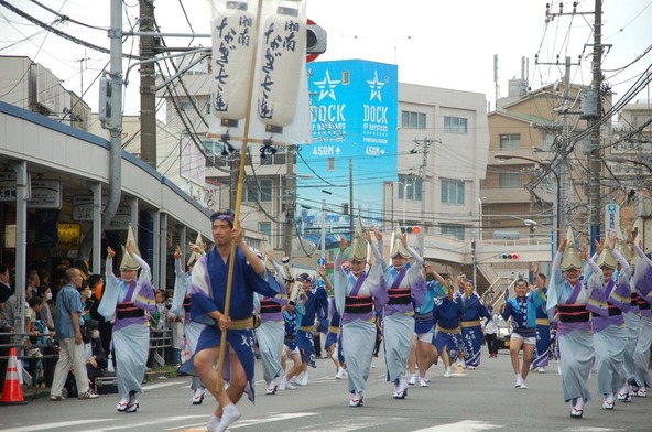 阿波踊りやソーラン、多彩な演舞!