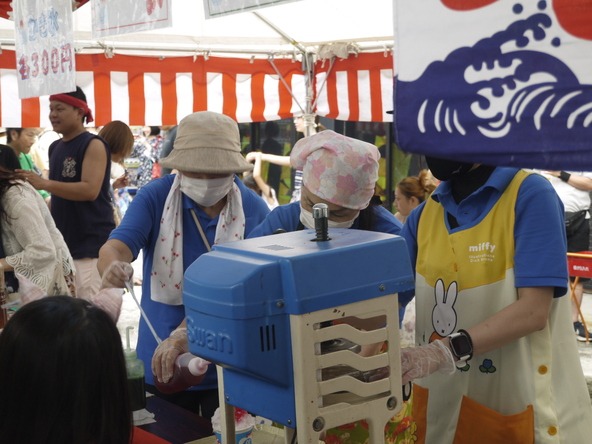 子供たちの笑顔があふれる! 地域とつながる、かき氷ブース