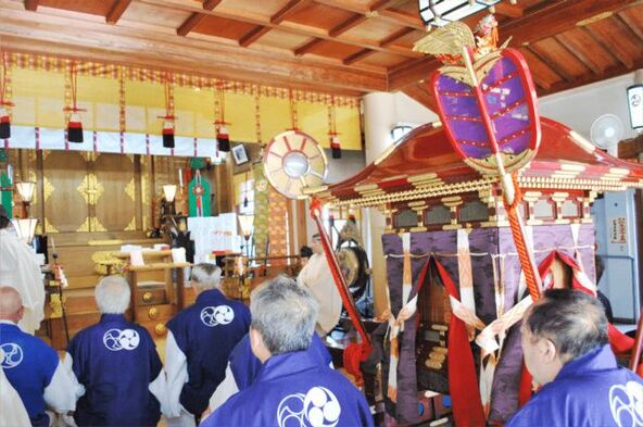 鉦や太鼓を鳴らして病魔を祓う、無病息災祈願の夏祭りです