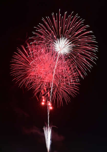 グルメを片手に、夏祭りの雰囲気を午後からたっぷり味わうことができます