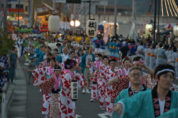 「市民道中踊り」の様子