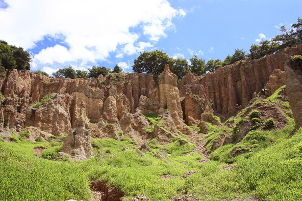 約100万年の歳月が生み出した絶景「土柱」