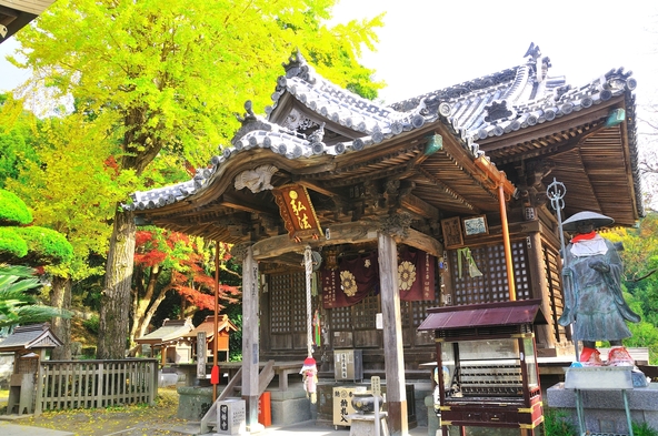 333段の石段の先に佇む「切幡寺」