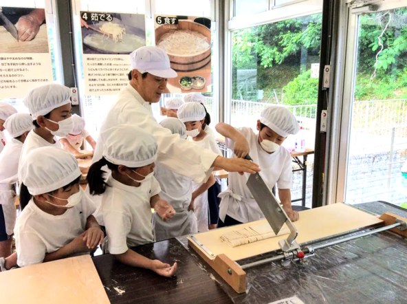 阿波市の郷土料理「たらいうどん」づくりに挑戦!