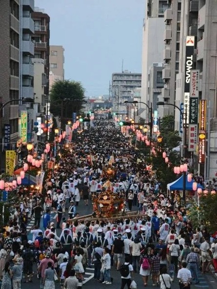 歩行者天国で御輿渡御を開催