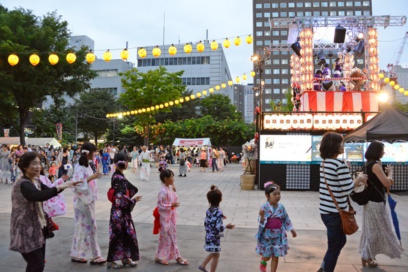 子供たちによるかわいらしい踊りが見られる「子供盆踊り」