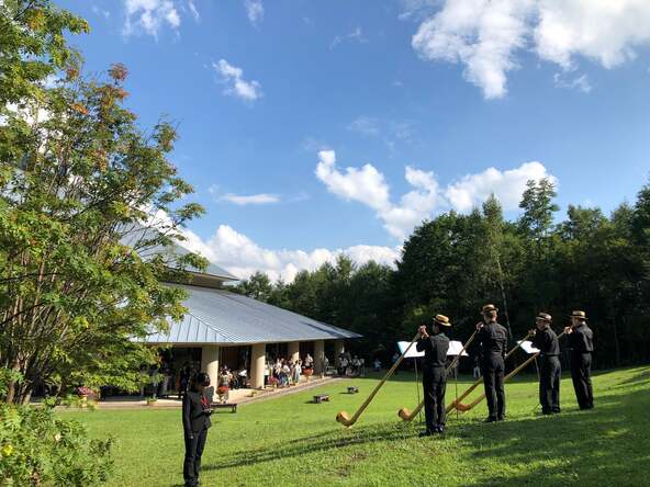 開演前にはアルペンホルンの演奏があります
