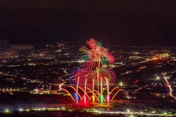 安曇野の夜空を4000発の花火が彩ります