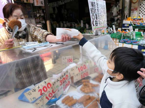 名物は「肉のサトー」の「谷中メンチ」