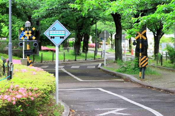 自転車に乗る練習や交通ルール学習に人気の「交通園」(画像提供:’90 Bantam / PIXTA)※画像はイメージです