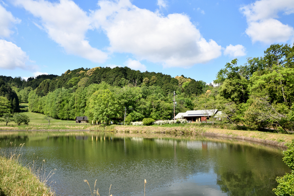 「子ども交流館」を拠点に自然散策を楽しめます(画像提供:k-hiro / PIXTA)