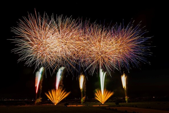 目の前で炸裂する5号玉は迫力満点!