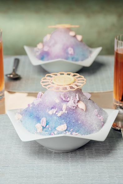 アートのような「桃、バタフライピー、ヨーグルトのかき氷」2,900円(サービス料10%別)