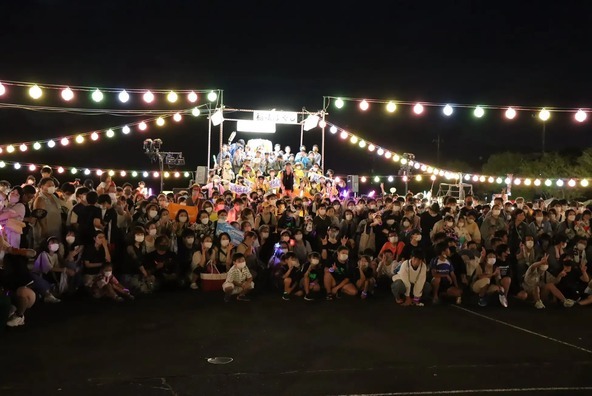 2日間それぞれのフィナーレを、夜空に咲く花火が締めくくります