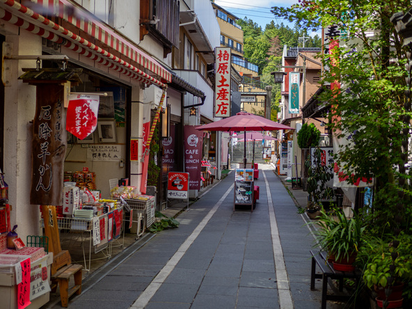 別所温泉の風情あるまち並み(画像提供:すみれ / PIXTA)