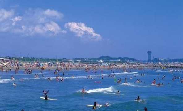 夏の海水浴シーズンの様子
