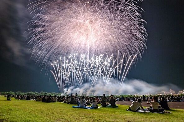 真夏の夜空に打ちあがる圧巻の大花火大会です(画像提供:高崎市)