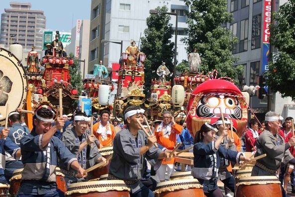 「巨大だるまみこし」や「創作だるまみこし」など、高崎まつりならではの神輿も!