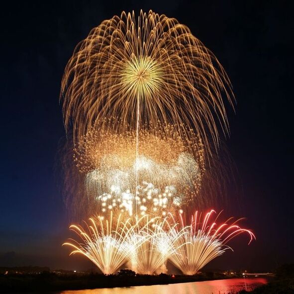 大迫力の1万発の花火!(画像提供:稲敷市観光協会)