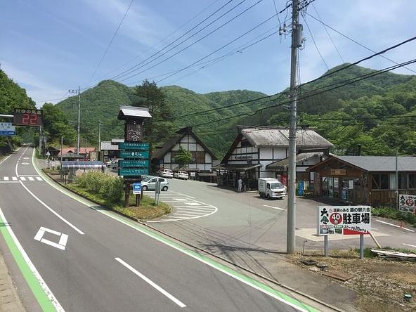 物産販売や食事処、温泉などがそろう「道の駅 六合」
