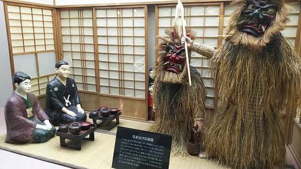 「寒風山回転展望台」には展示室も(画像:姉妹サイト「いこーよ」ユーザ投稿)